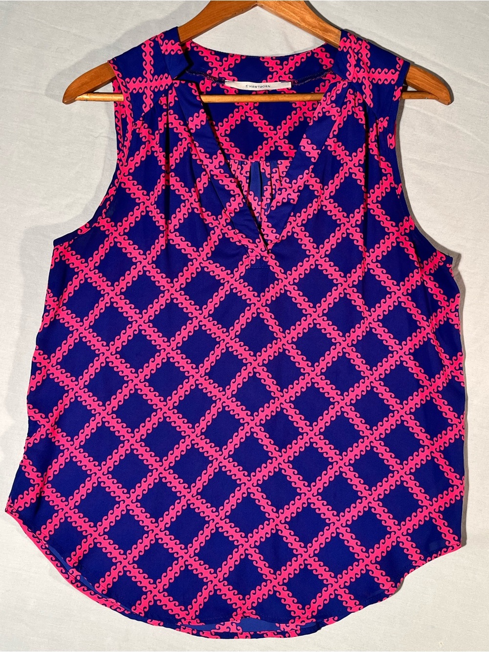 41 Hawthorn Pink and Navy Geometric Sleeveless V-Neck Top -Sz Medium